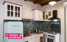Shabby Chic Apartment In The Vibrant City Center